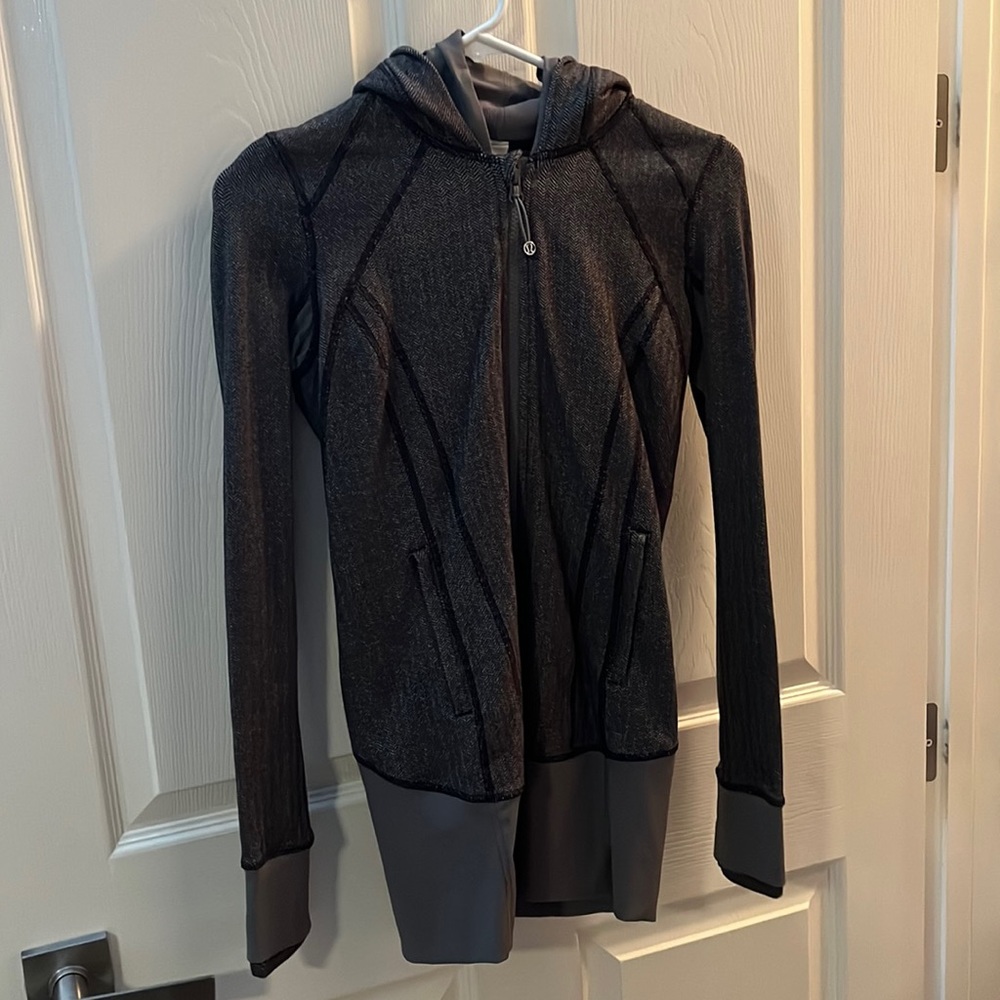 Lululemon grey jacket size 4
